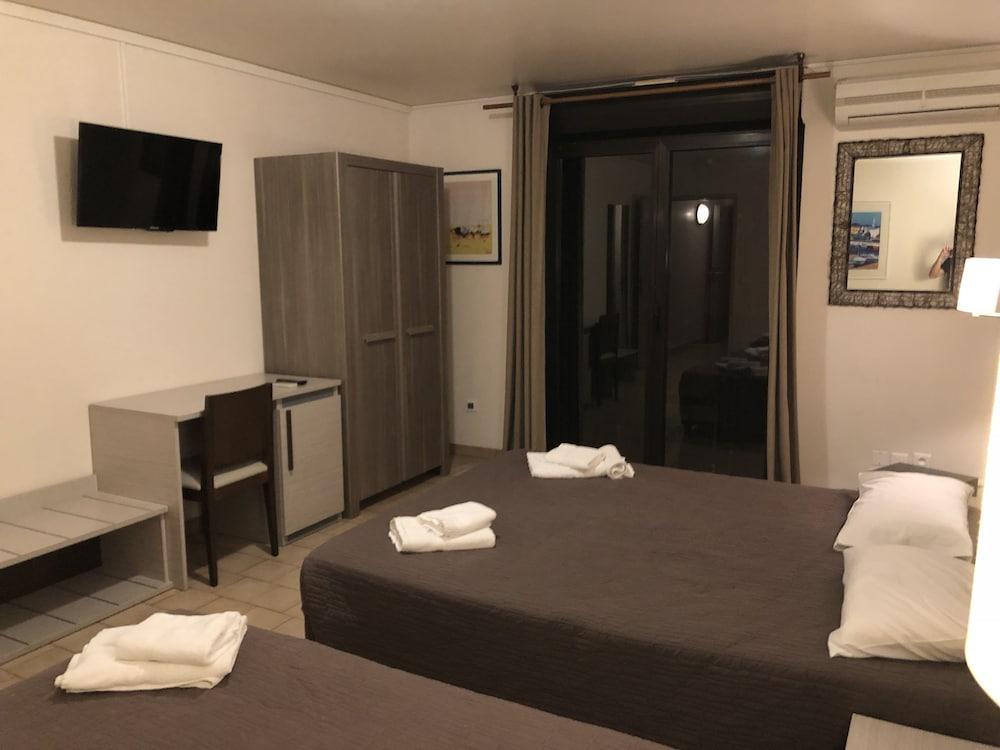 Et Résidence Cala Di Sole Hotel 3*